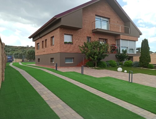 Muntatge de Gespa artificial i tarima tecnològica a Riba-Roja d’ebre